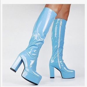 NEVER WORN blue platform boots